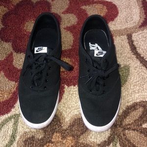 Nike Shoes - Nike Black sneakers Nike Shoes - Nike Black sneakers